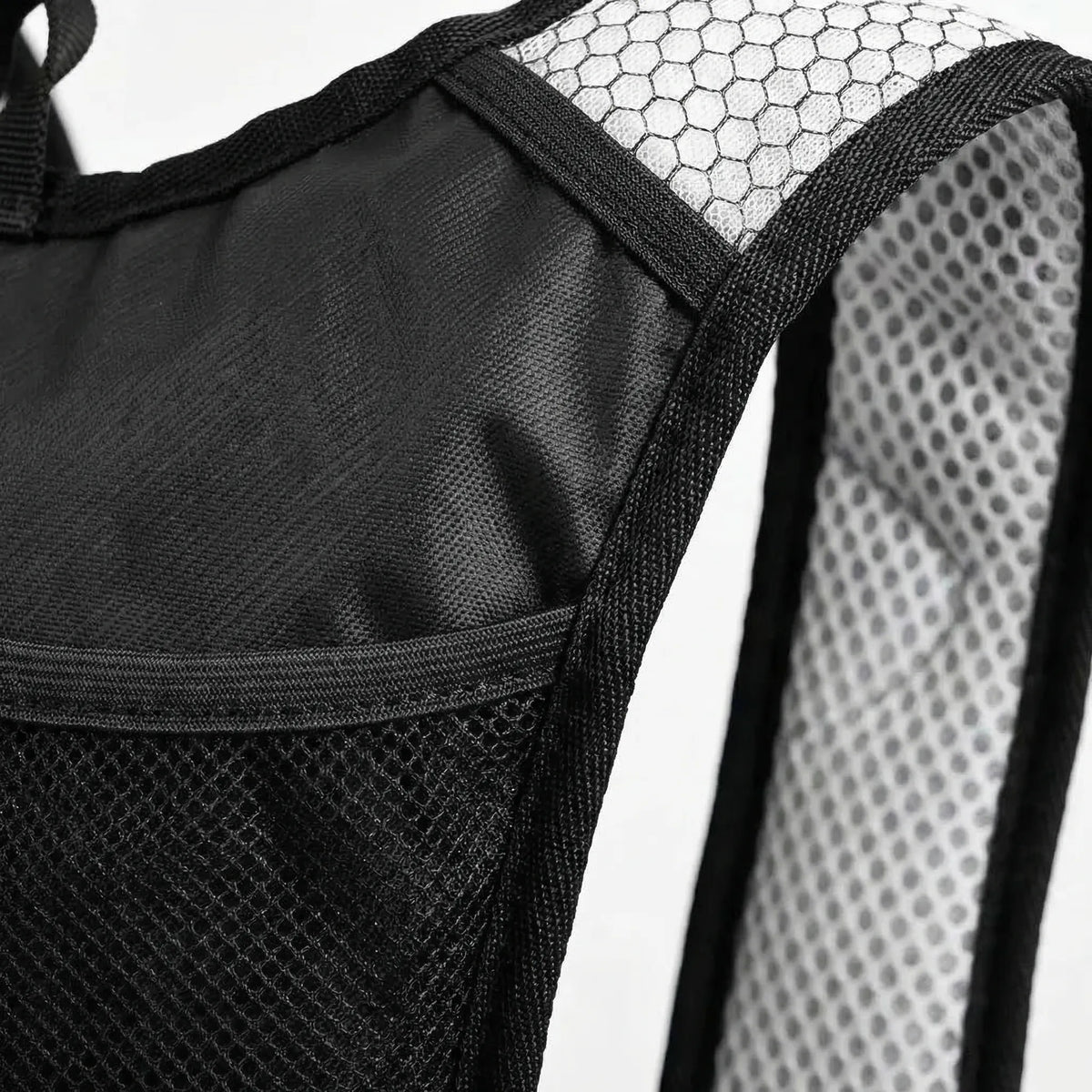 Esma | Cycling Hydration Backpack | 10L, Black, Water Bladder Compatible