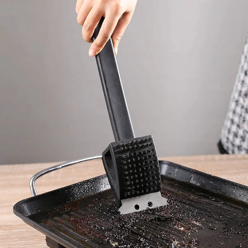 Mila | BBQ Grill Brush | 3-in-1 with Scraper & Sponge | Black