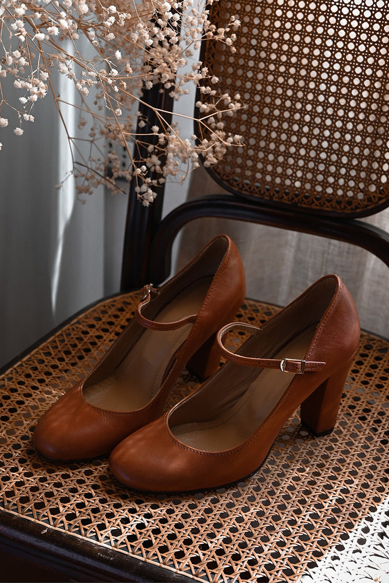 Women Wide Heel Pumps Round Toe Buckle Strap