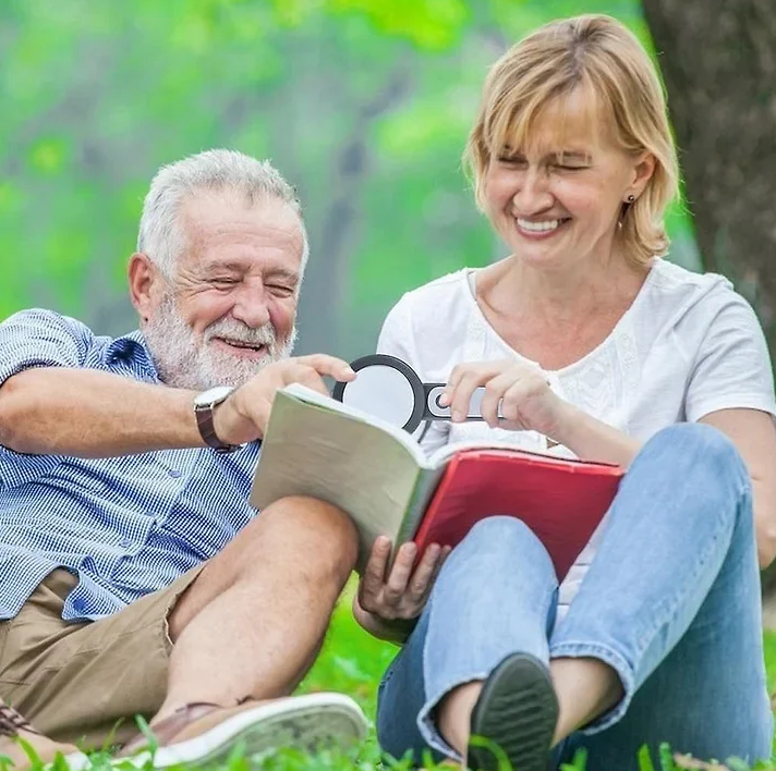 Ottoline | Magnifying Glass for Seniors | 30X Zoom, LED Lit | Lightweight