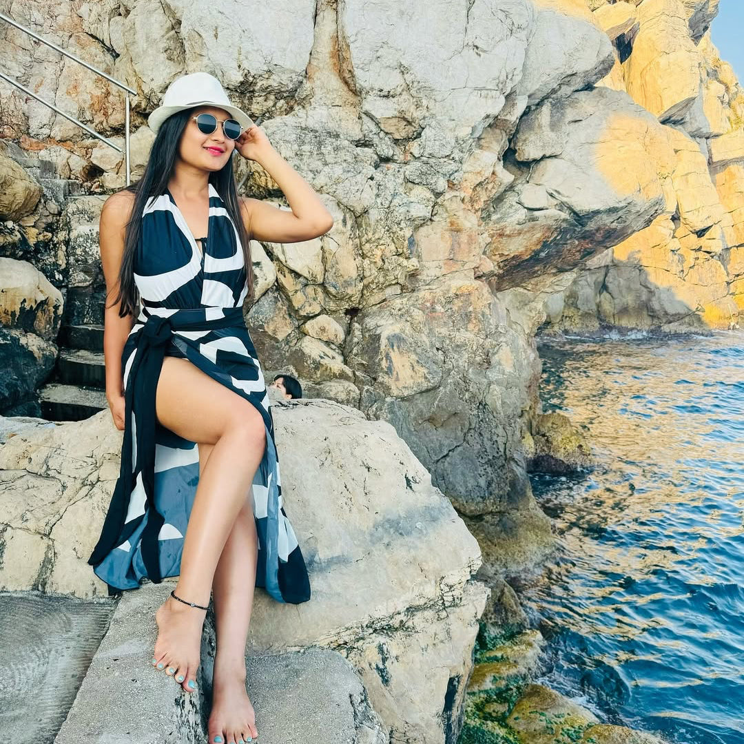 Bikini Sets Women Black White Abstract Halter Swimsuit Wrap Skirt | Cora